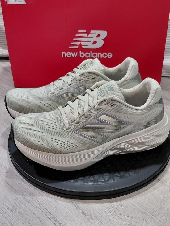 New Balance Shoes - (NEW) New Balance Women Fresh Foam X 880v15 Running Shoes - Light Sage/Gray W8.5